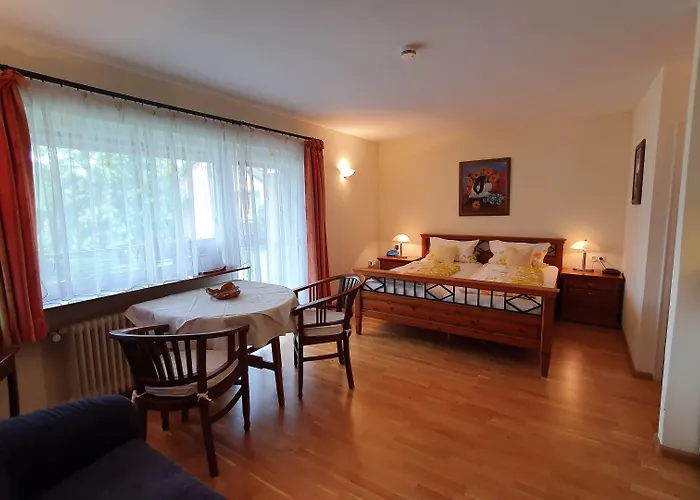 Отель Casa Cristina- Kurpension Und Бад-Кроцинген